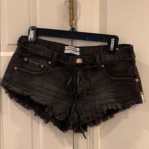 One Teaspoon Dark Wash Denim Shorts Size 27 (NWT)